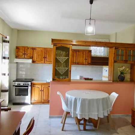 Apartment Quiet Mountain View Retreat Helicon, *