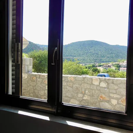 Quiet Mountain View Retreat Helicon, Apartment Kyriaki