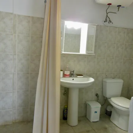 Quiet Mountain View Retreat Helicon,