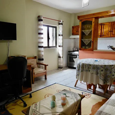 Apartment Quiet Mountain View Retreat Helicon, *
