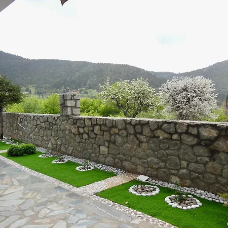 Quiet Mountain View Retreat Helicon, Apartamento