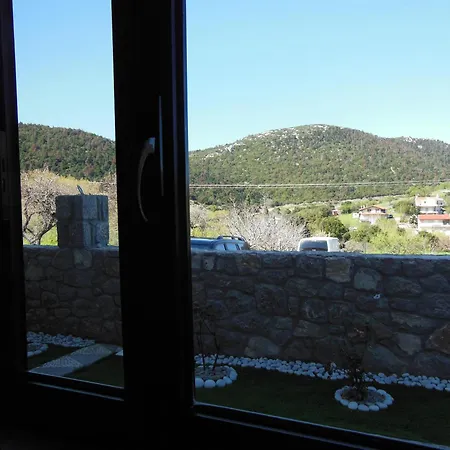 Apartment Quiet Mountain View Retreat Helicon, *