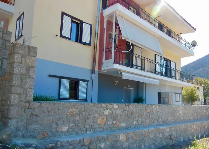 Ήσυχο Διαμέρισμα Στη Φύση ,Στην Καρδιά Του Ελικώνα Appartamento *