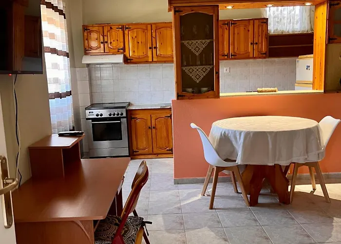 Quiet Mountain View Retreat Helicon, Apartment Kyriaki