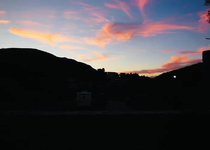 Quiet Mountain View Retreat Helicon, Apartment