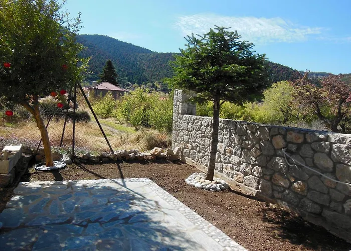 Quiet Mountain View Retreat Helicon, *