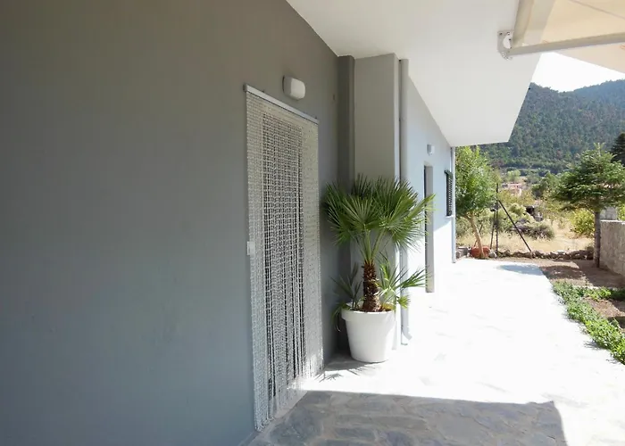 Quiet Mountain View Retreat Helicon, Apartment Kyriaki