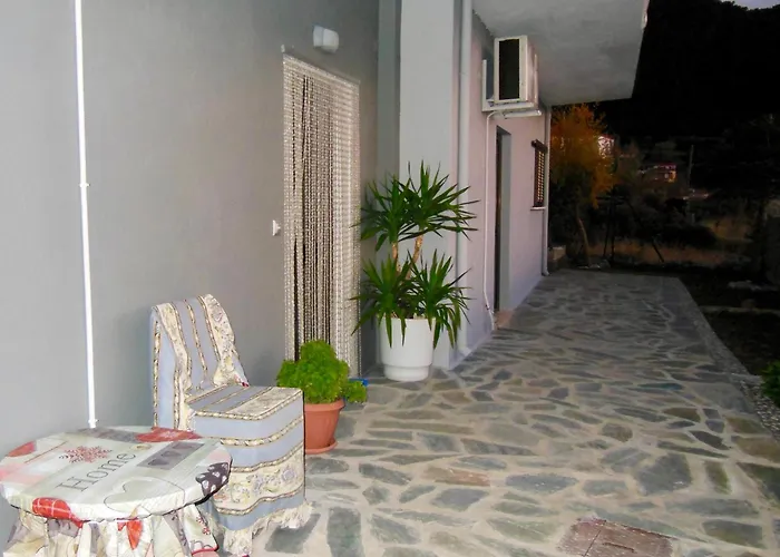 Quiet Mountain View Retreat Helicon, *